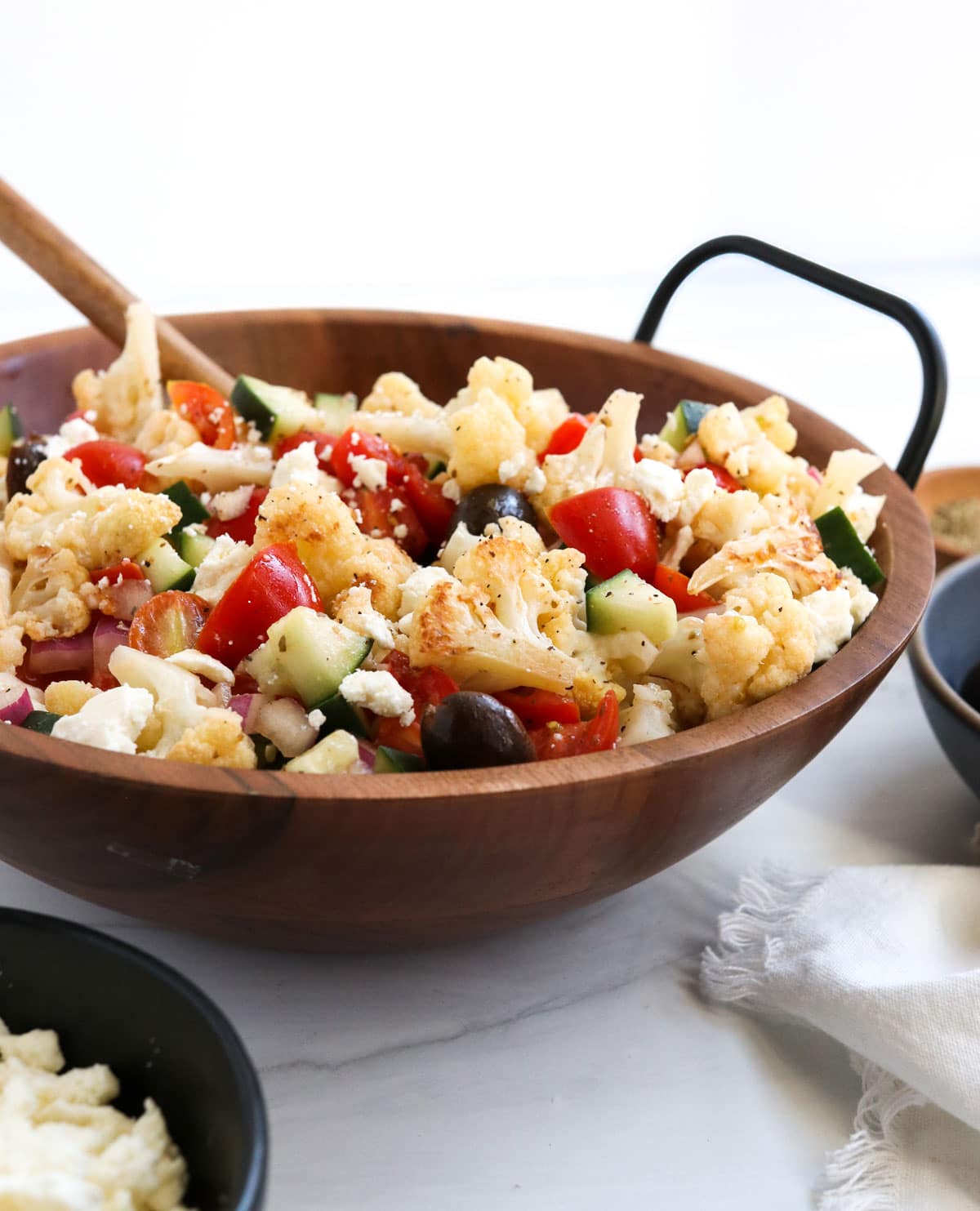 Low Carb Greek Cauliflower Salad: Flavorful & Crowd-Pleasing